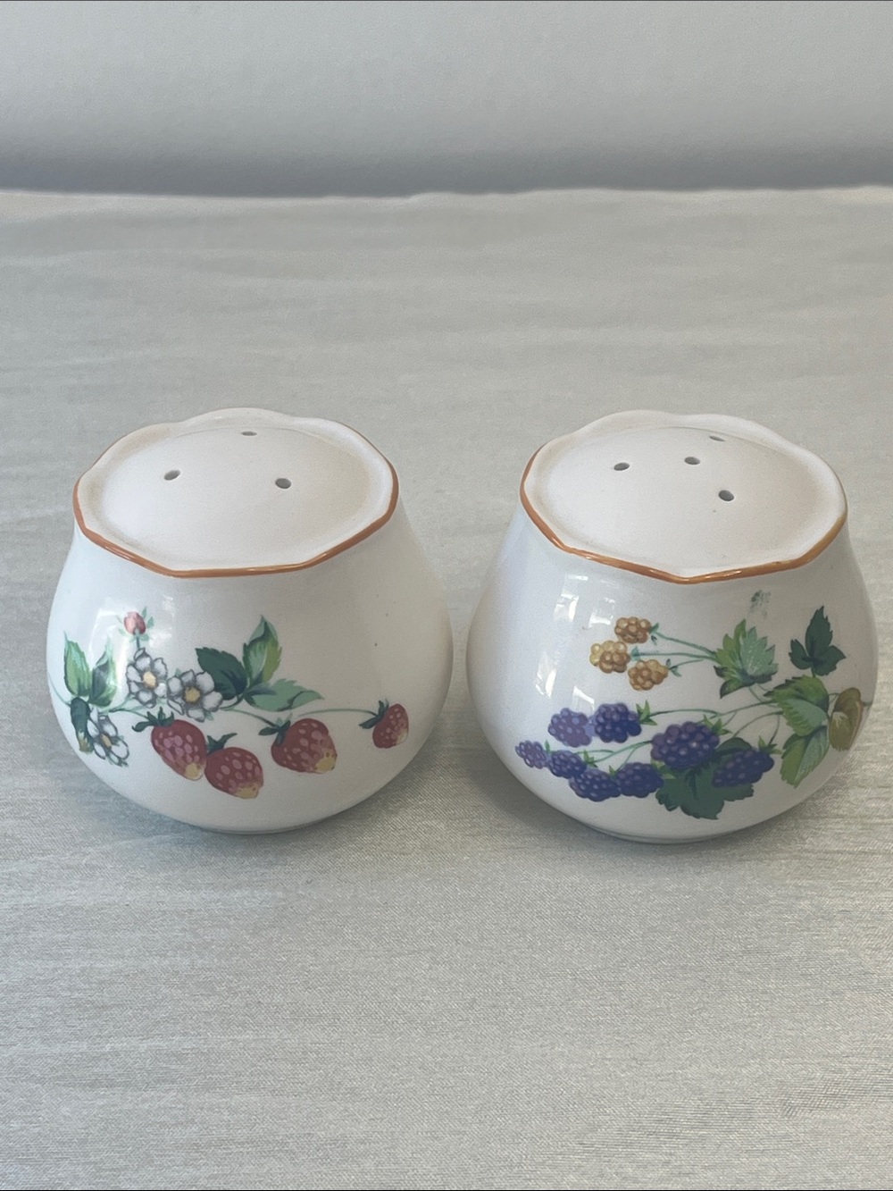 Vintage Japanese Porcelain Berry Salt & Pepper Shakers - Gold Trim Mid-Century